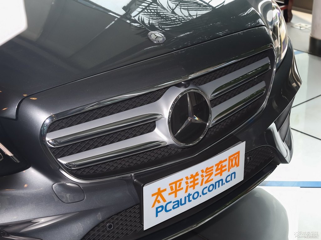 月光石灰奔馳E級車頭外觀圖片
