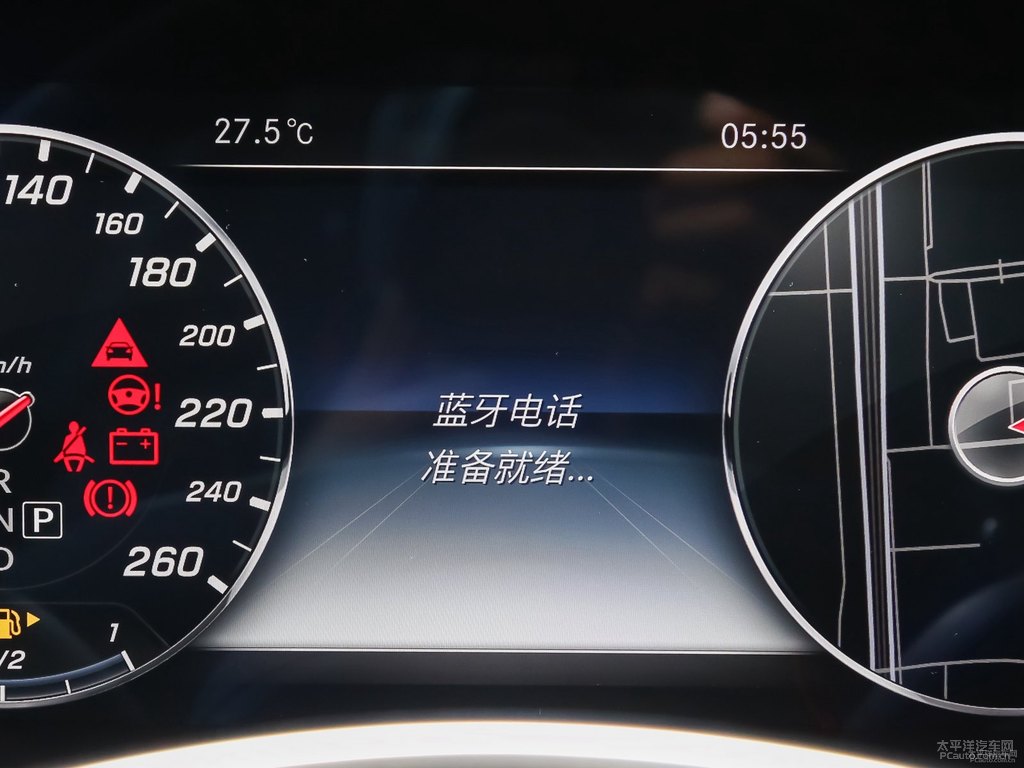 月光石灰奔馳E級中控內(nèi)飾圖片