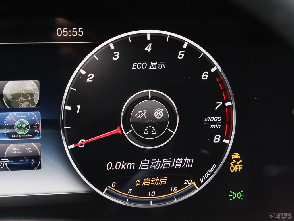 月光石灰奔馳E級中控內(nèi)飾圖片