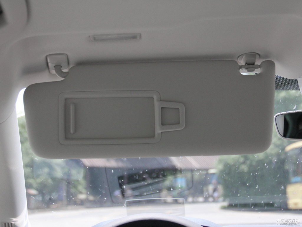 雅士銀邁騰車廂內(nèi)飾圖片