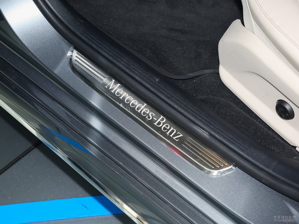 月光石灰奔馳E級車廂內(nèi)飾圖片