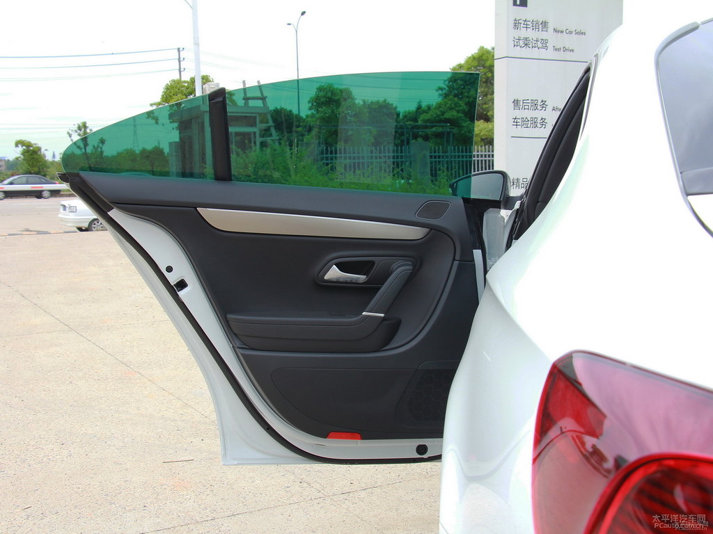 極地白大眾CC車(chē)廂內(nèi)飾圖片