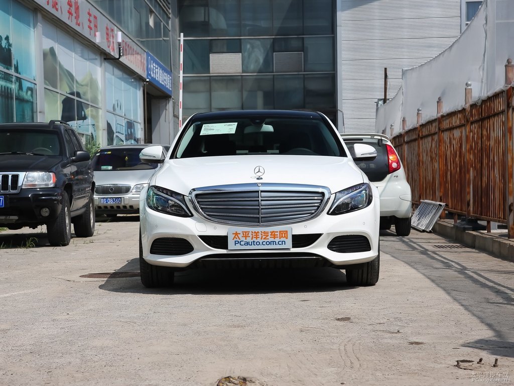 北極白奔馳C級(jí)整車外觀外觀圖片
