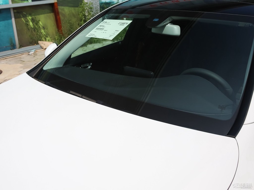 北極白奔馳C級車身外觀圖片