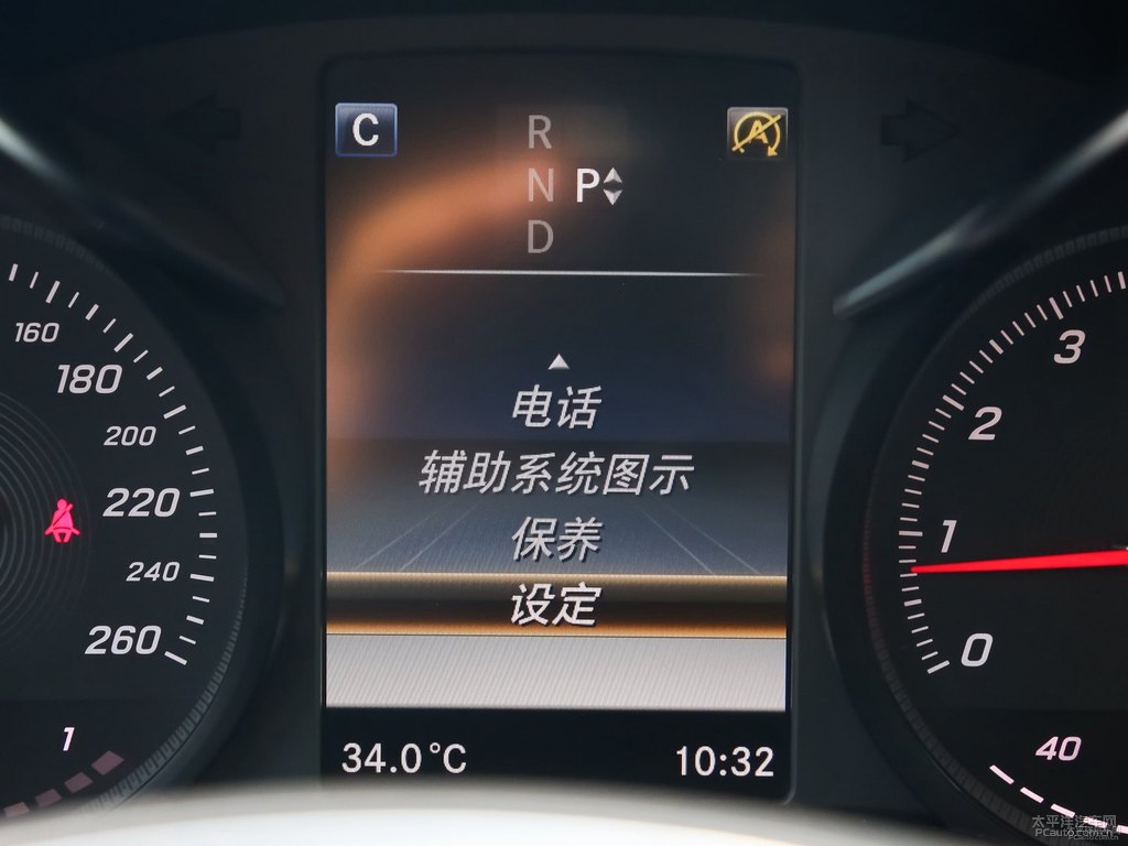 北極白奔馳C級(jí)中控內(nèi)飾圖片