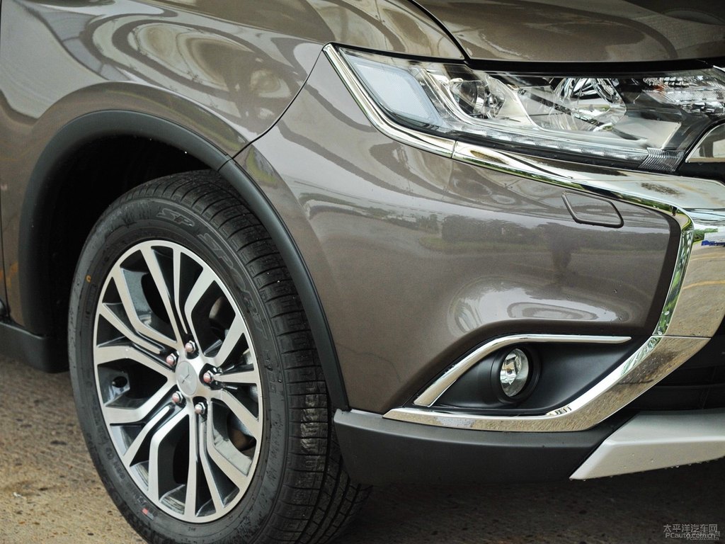 棕褐歐藍(lán)德車頭外觀圖片