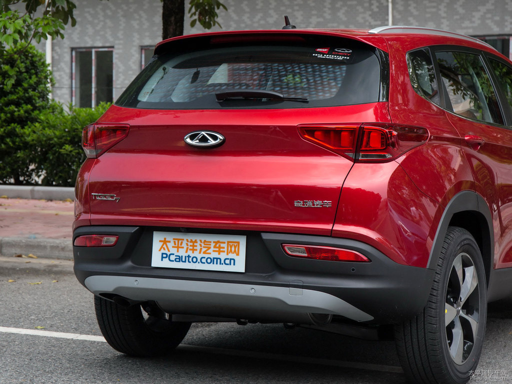 熔巖紅瑞虎7車尾外觀圖片