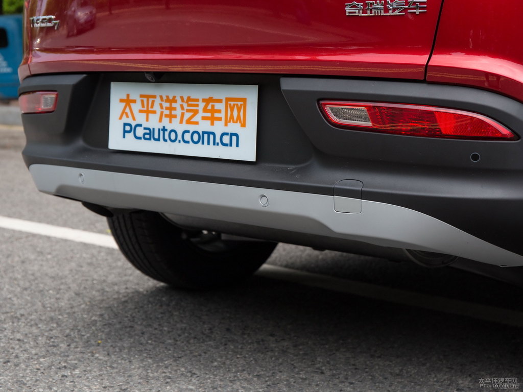 熔巖紅瑞虎7車尾外觀圖片
