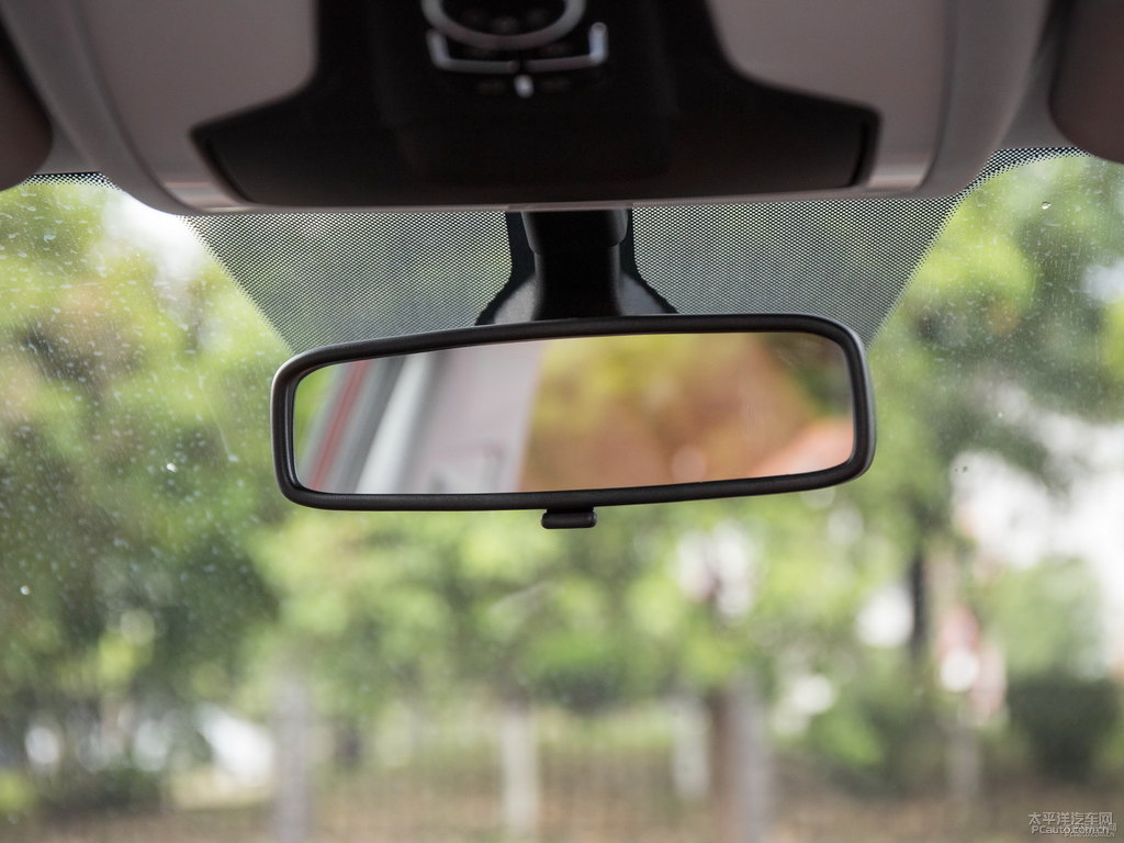 熔巖紅瑞虎7車廂內(nèi)飾圖片