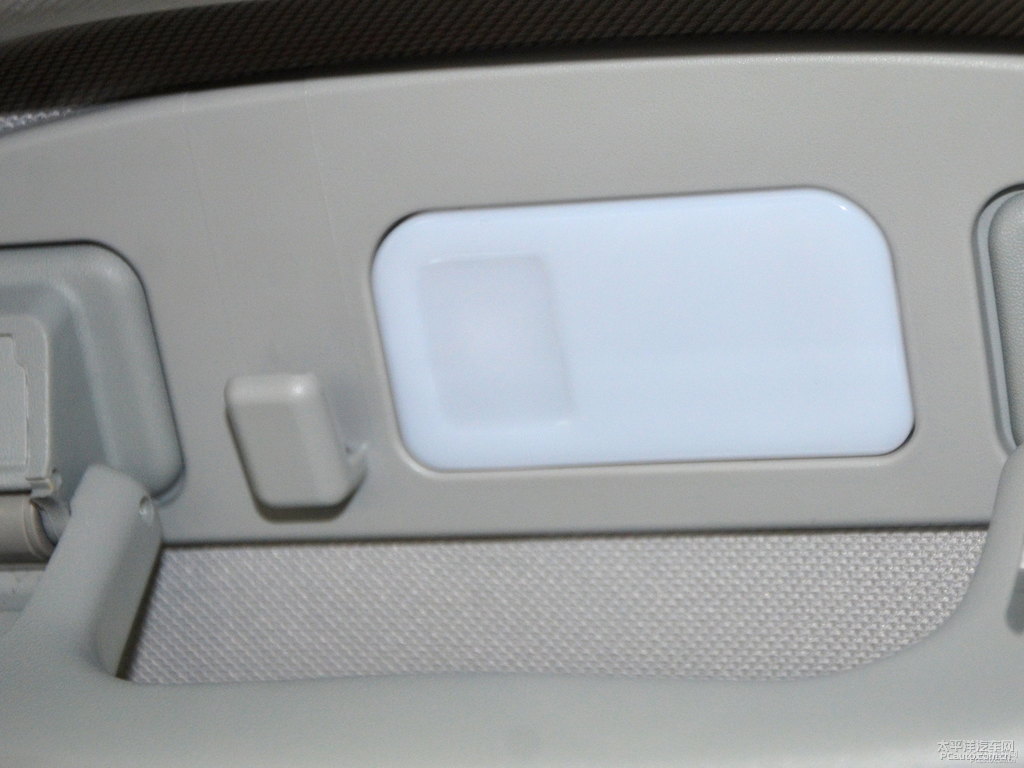 典雅白榮威RX5車廂內(nèi)飾圖片