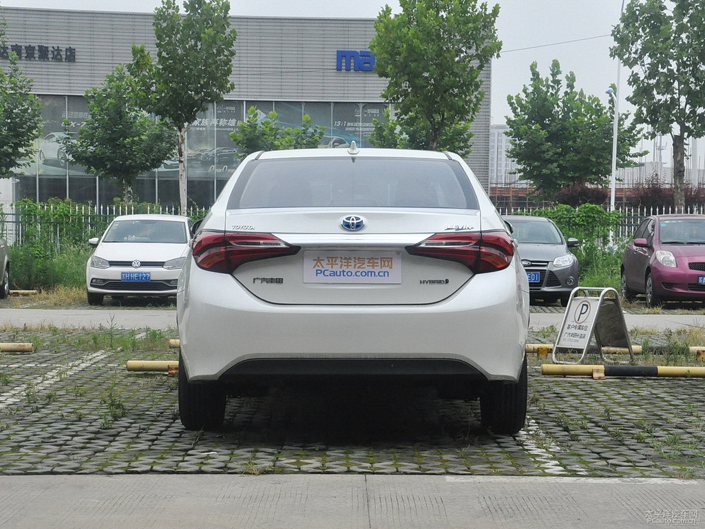 珍珠白雷凌整車外觀外觀圖片