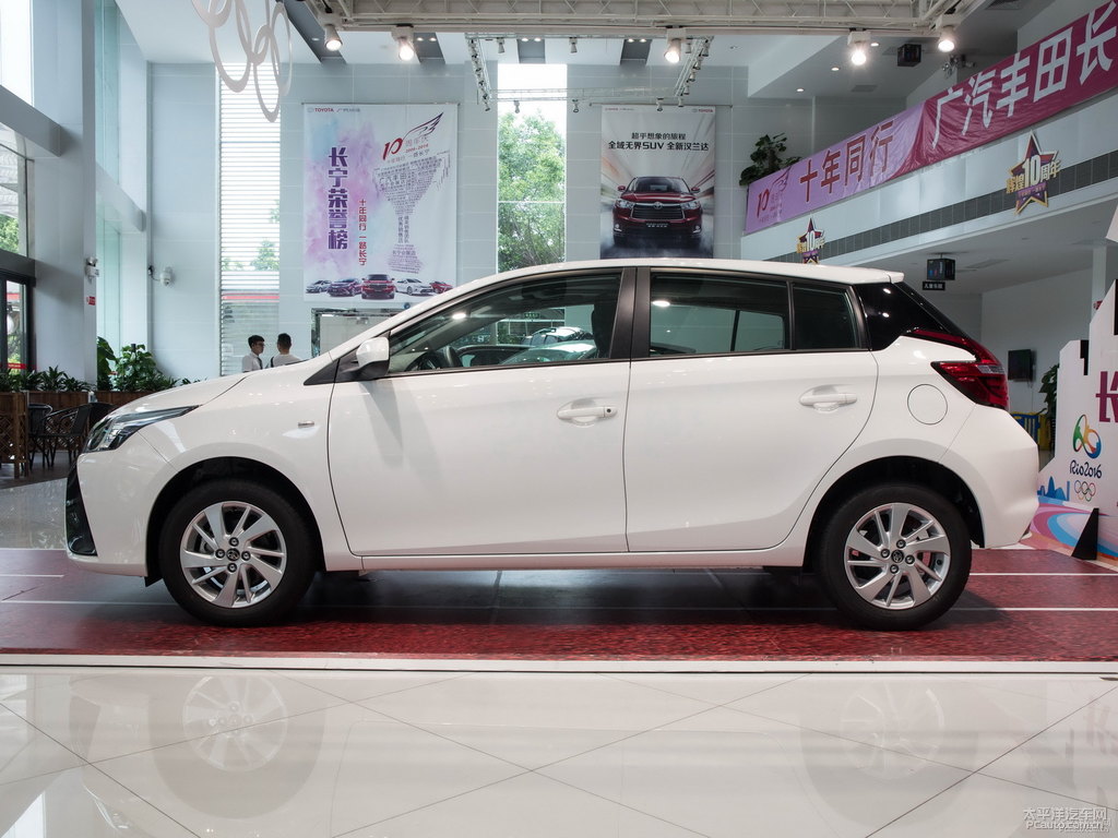 天際白YARiS L 致炫整車外觀外觀圖片