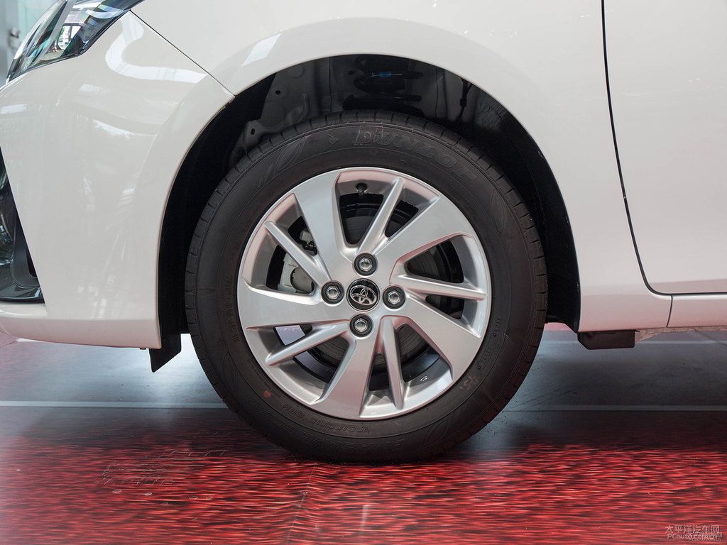 天際白YARiS L 致炫車身外觀圖片