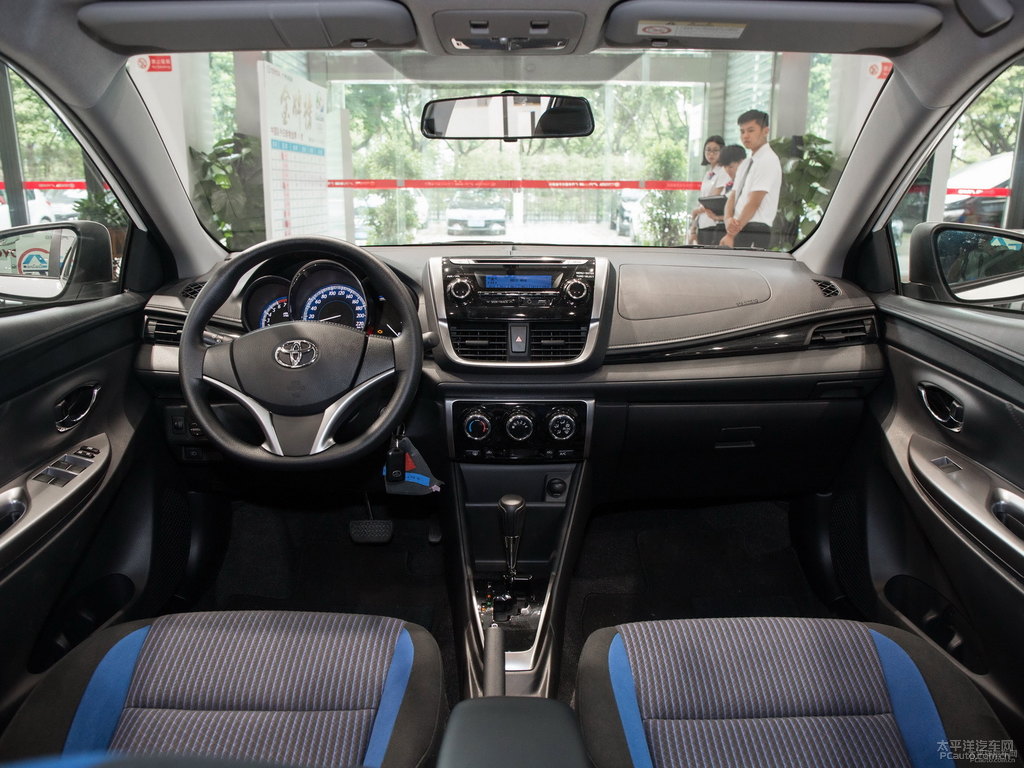 天際白YARiS L 致炫中控內飾圖片