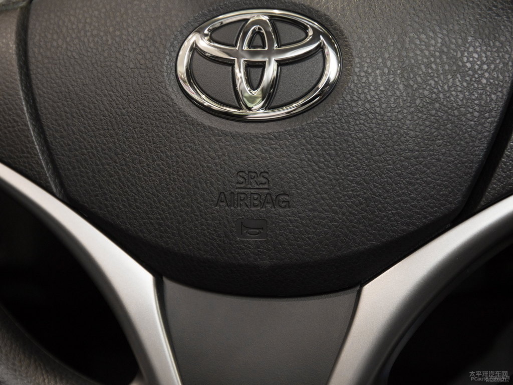 天際白YARiS L 致炫中控內(nèi)飾圖片