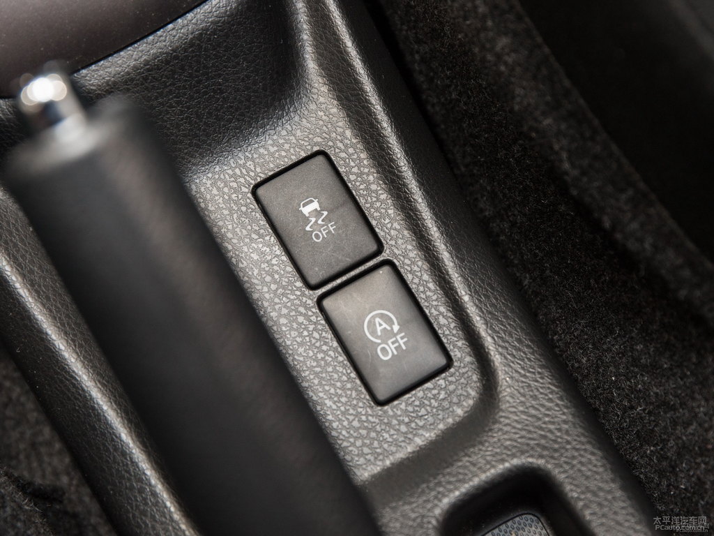 天際白YARiS L 致炫中控內(nèi)飾圖片
