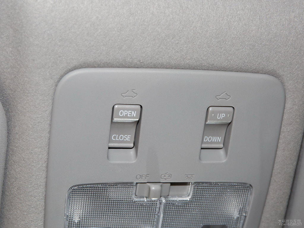 天際白YARiS L 致炫車(chē)廂內(nèi)飾圖片