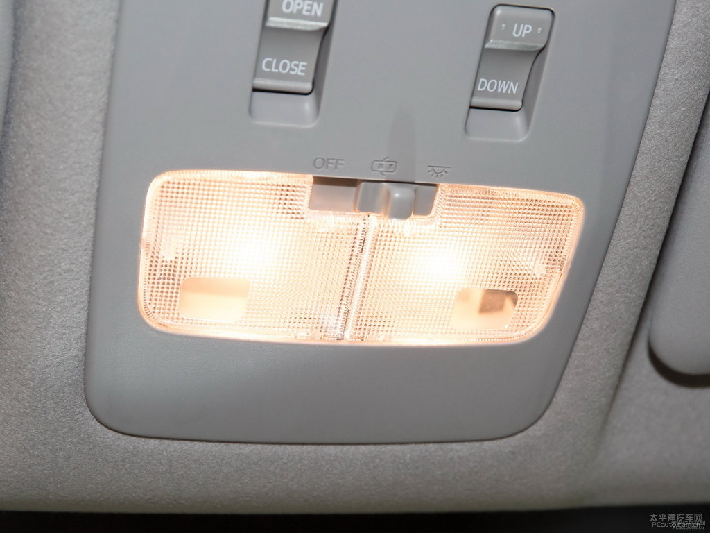天際白YARiS L 致炫車廂內(nèi)飾圖片