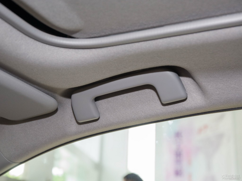 天際白YARiS L 致炫車廂內(nèi)飾圖片
