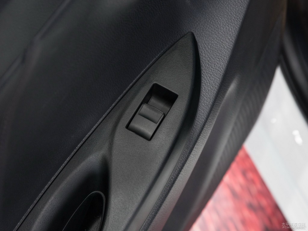 天際白YARiS L 致炫車廂內飾圖片