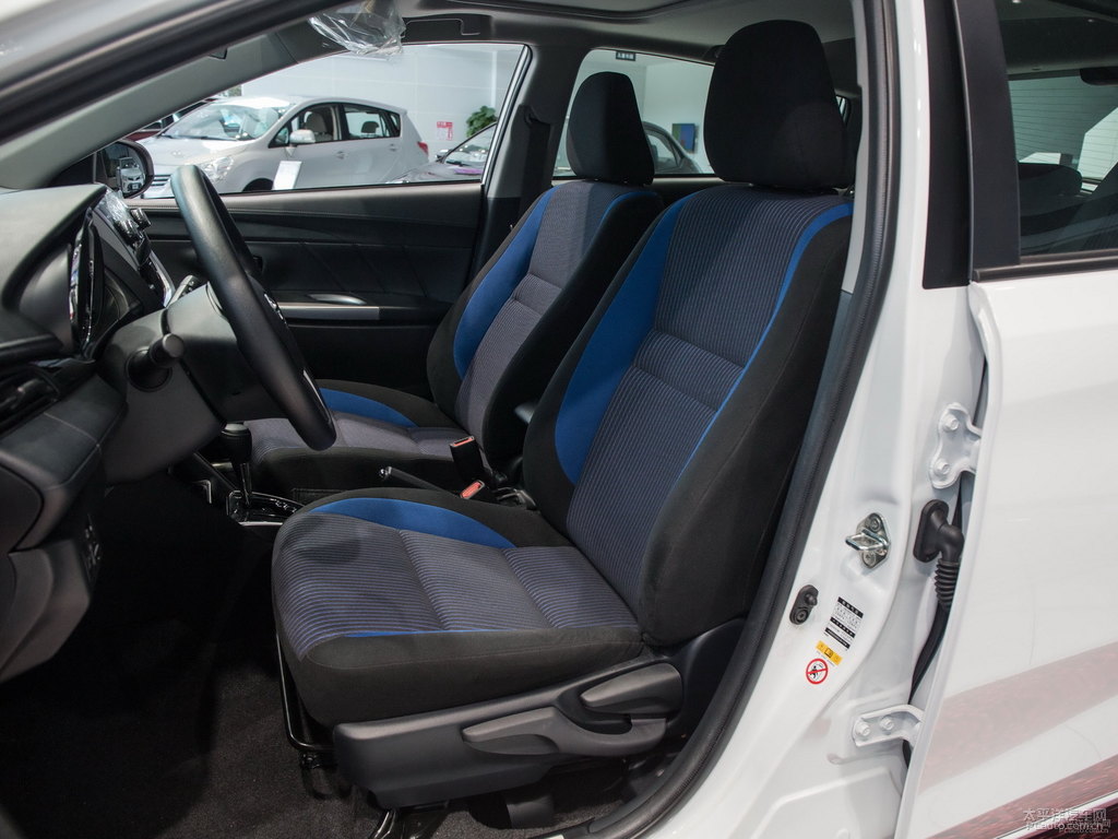 天際白YARiS L 致炫座椅內(nèi)飾圖片