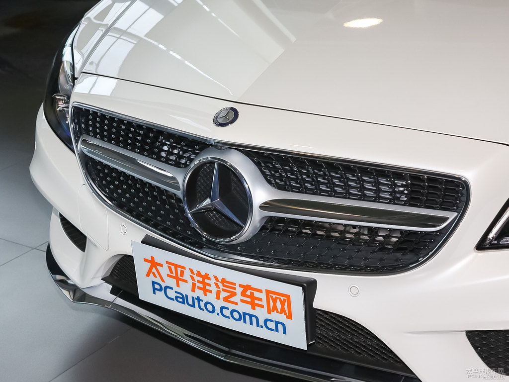 鉆石白奔馳CLS級(jí)車(chē)頭外觀圖片