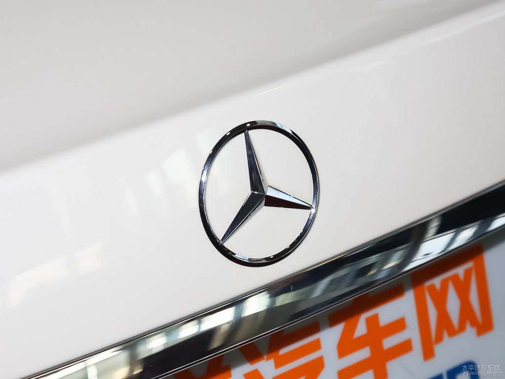 鉆石白奔馳CLS級(jí)車尾外觀圖片