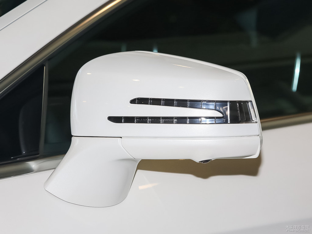 鉆石白奔馳CLS級車身外觀圖片