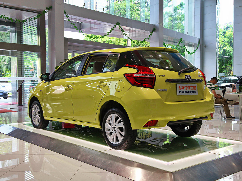 檸檬黃YARiS L 致炫整車外觀外觀圖片