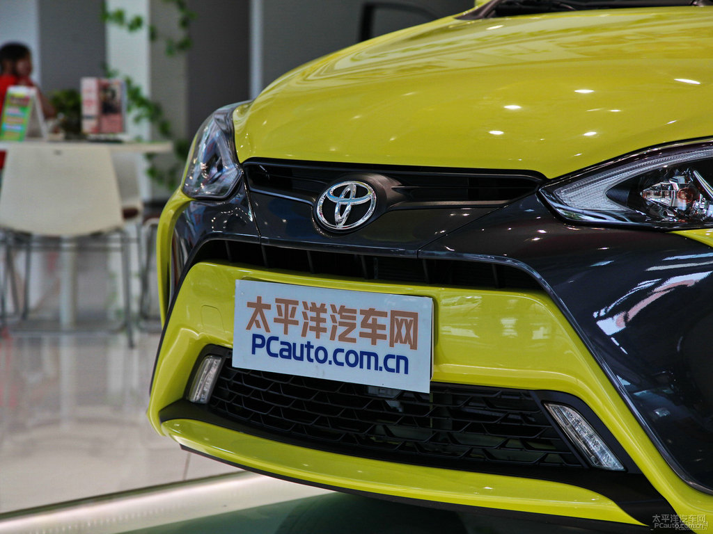 檸檬黃YARiS L 致炫車頭外觀圖片