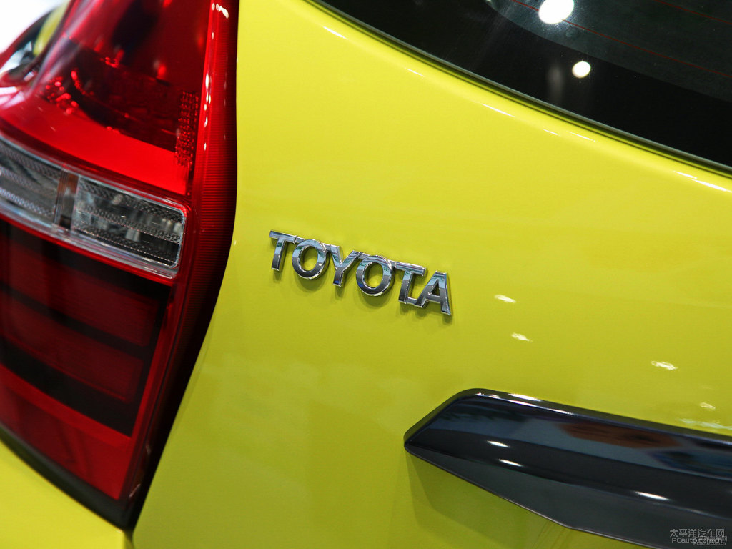 檸檬黃YARiS L 致炫車尾外觀圖片