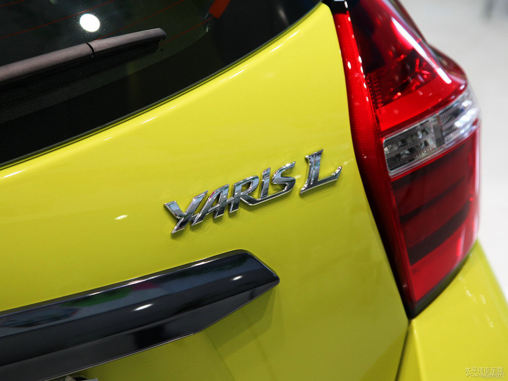 檸檬黃YARiS L 致炫車尾外觀圖片