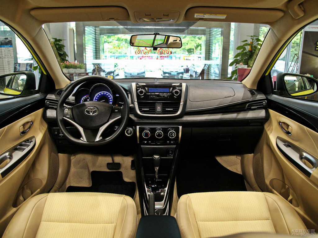 檸檬黃YARiS L 致炫中控內(nèi)飾圖片
