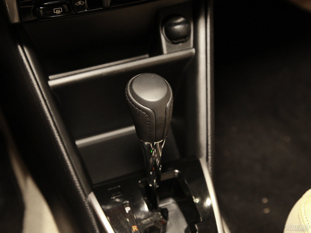 檸檬黃YARiS L 致炫中控內(nèi)飾圖片