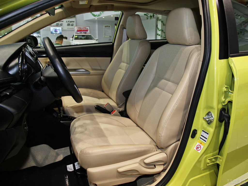 檸檬黃YARiS L 致炫座椅內(nèi)飾圖片