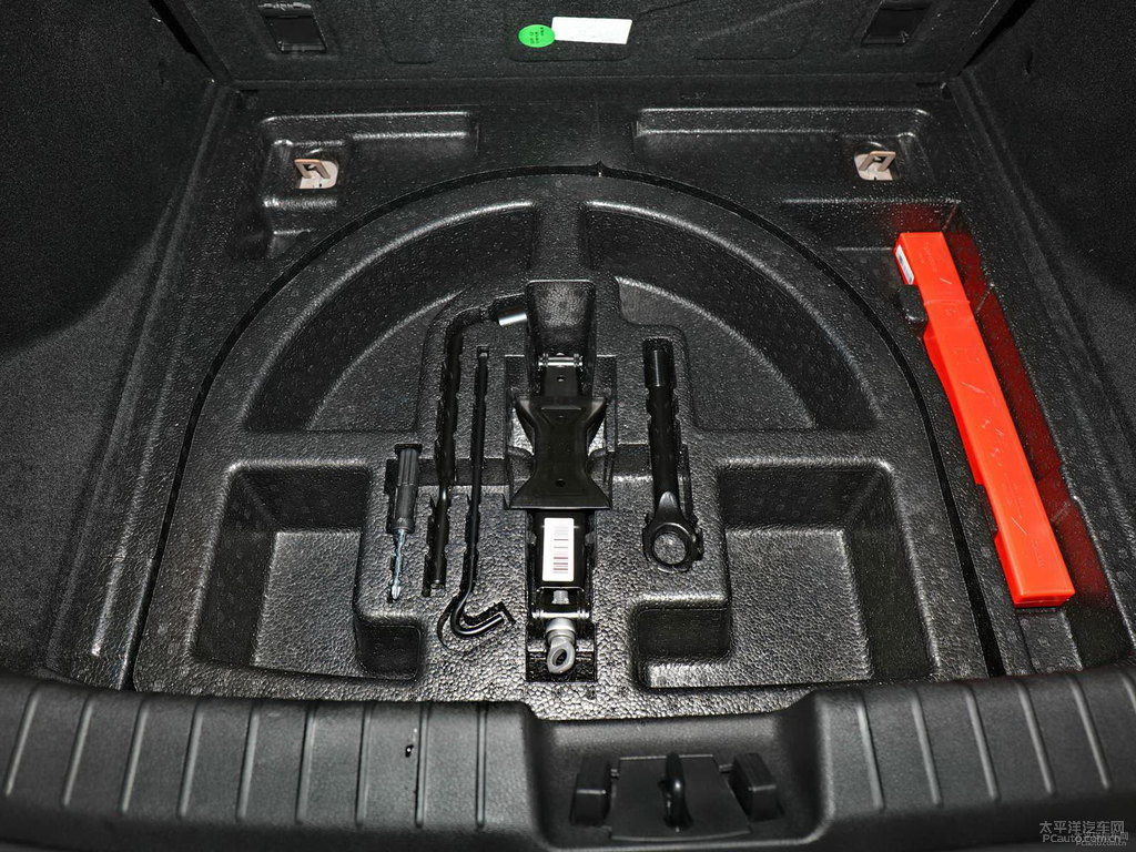 琉璃橙帝豪GS后備廂空間圖片