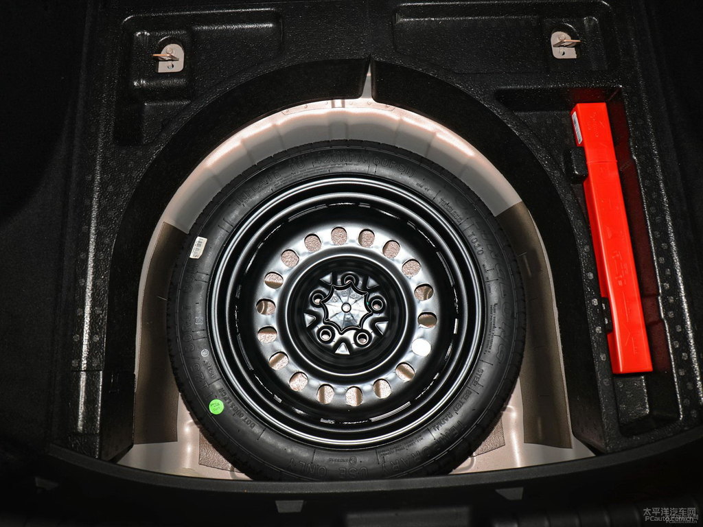 琉璃橙帝豪GS后備廂空間圖片