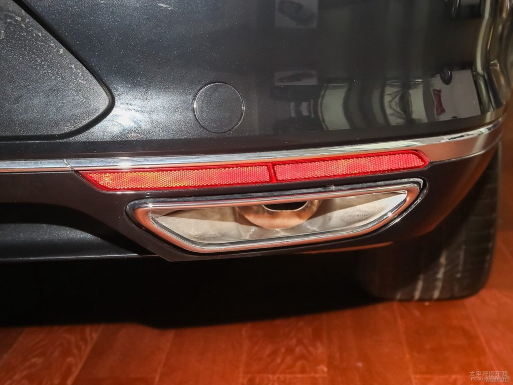 幻影黑邁騰車尾外觀圖片