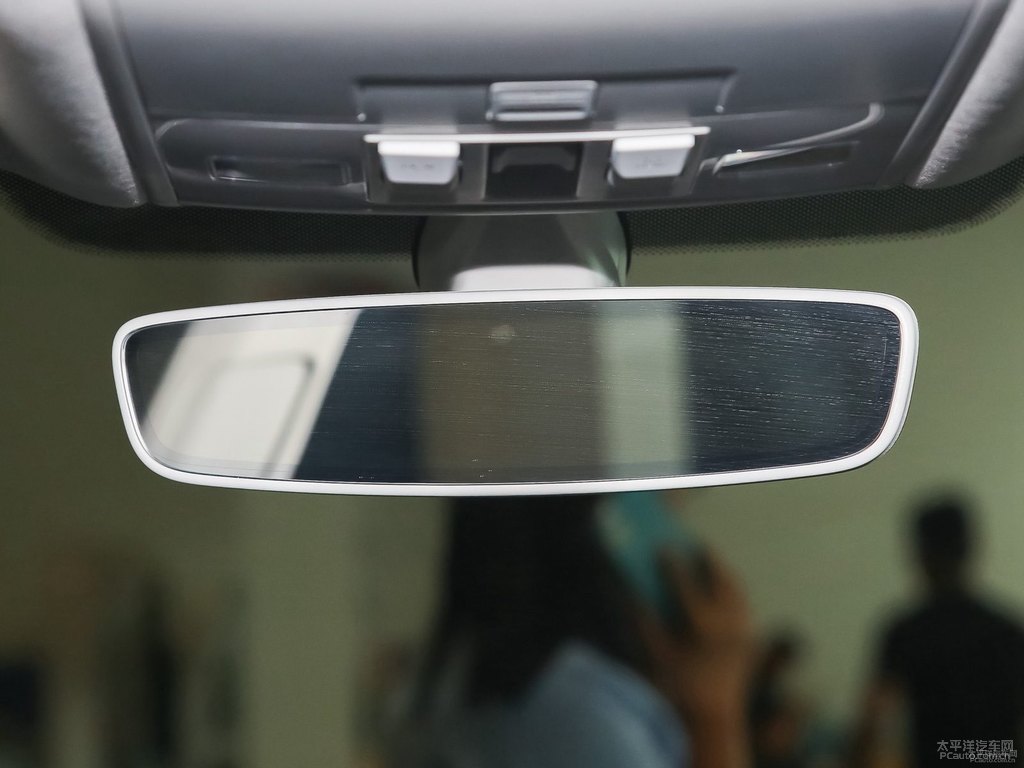 幻影黑邁騰車廂內(nèi)飾圖片