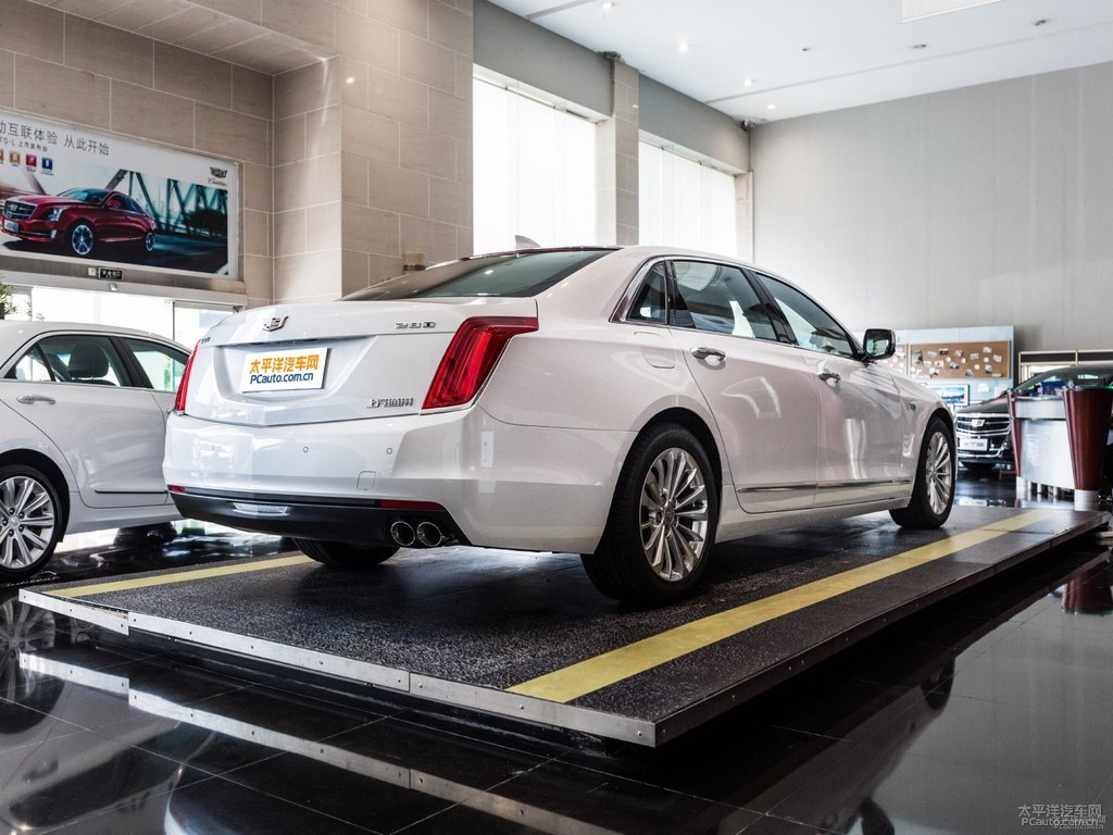 鉆白凱迪拉克CT6整車外觀外觀圖片