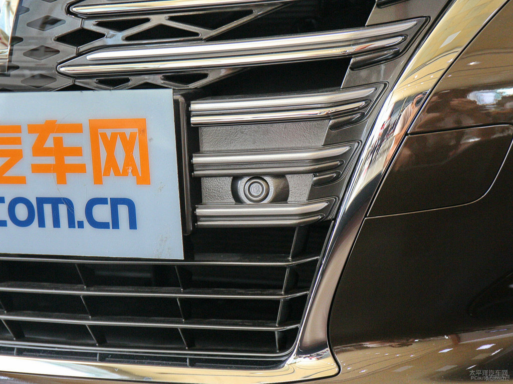 深棕云母色皇冠車頭外觀圖片