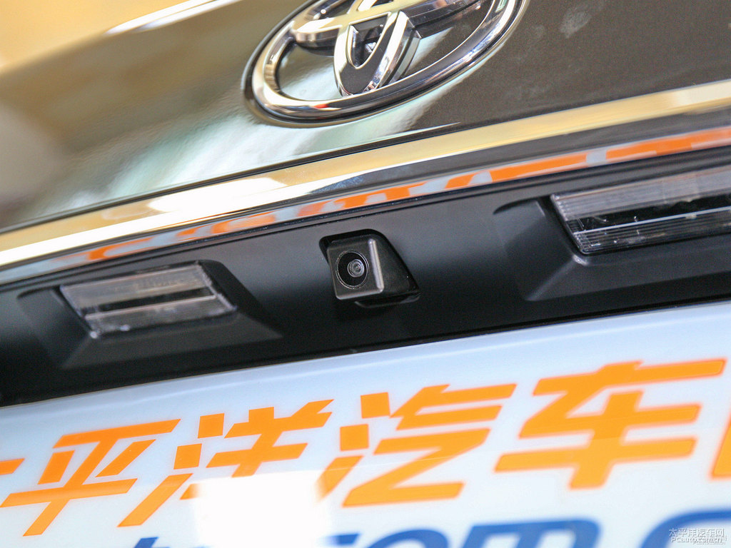 深棕云母色皇冠車(chē)尾外觀圖片