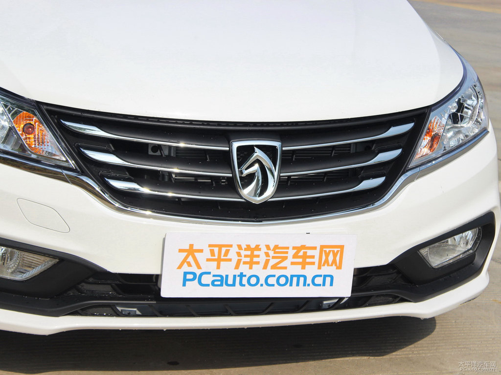 糖果白寶駿310車頭外觀圖片