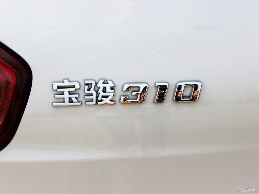 糖果白寶駿310車尾外觀圖片