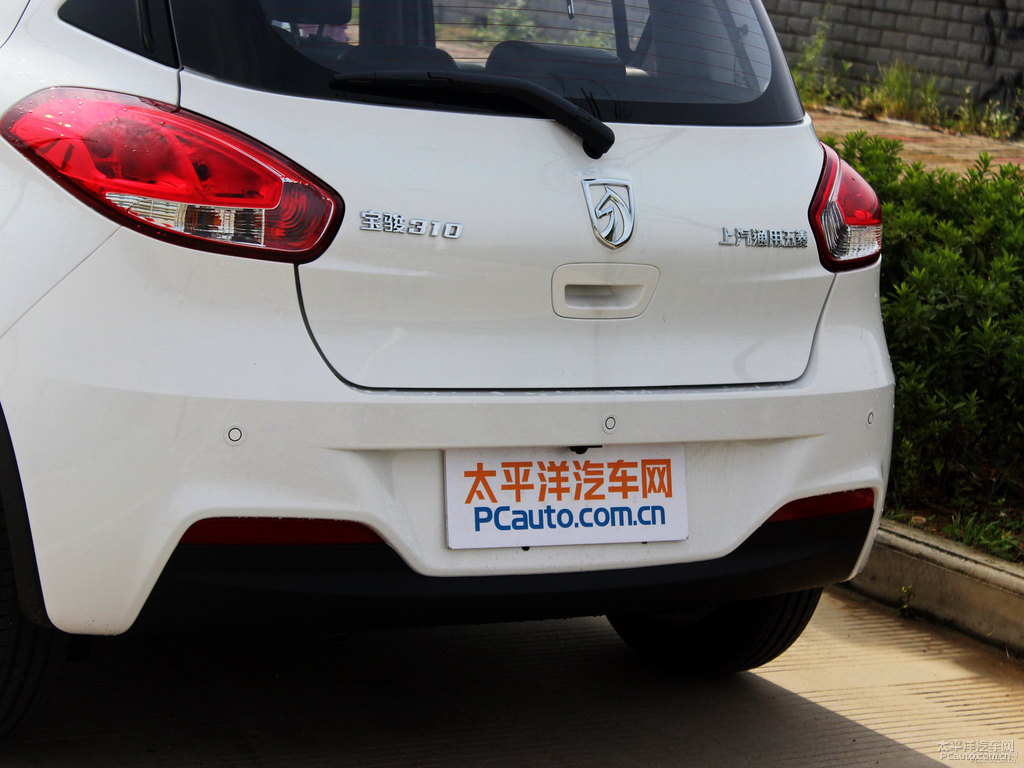 糖果白寶駿310車尾外觀圖片