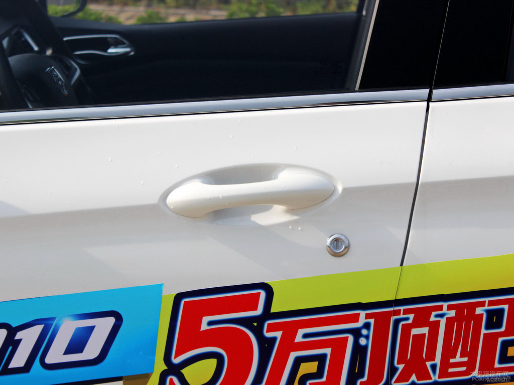 糖果白寶駿310車身外觀圖片