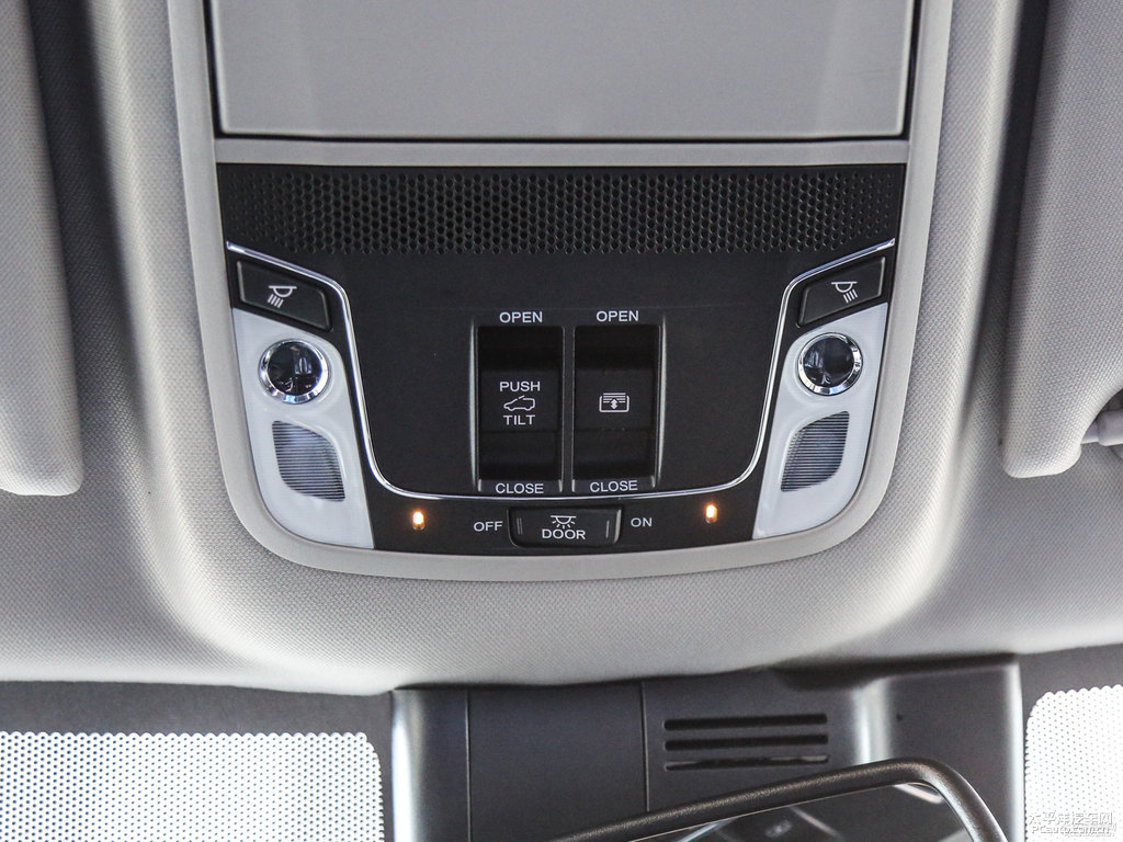 大漠金冠道車廂內(nèi)飾圖片