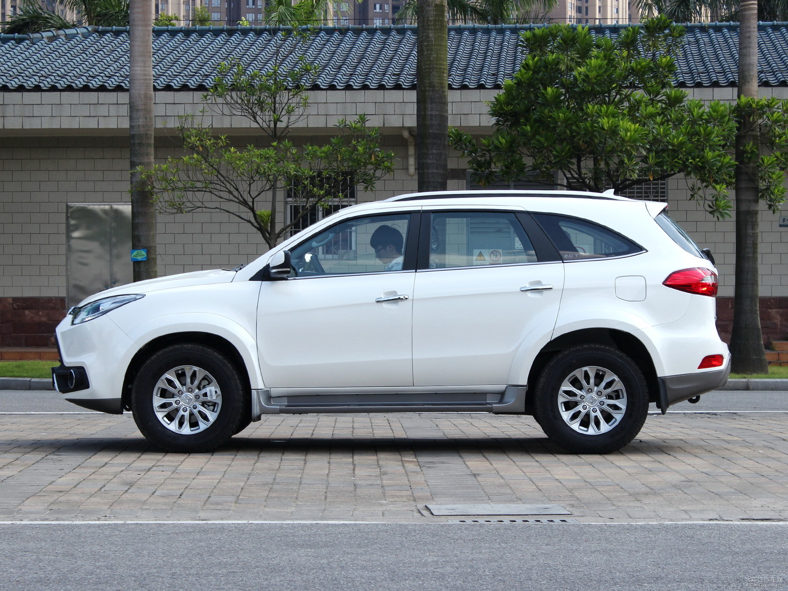 馭勝S350外觀高清大圖
