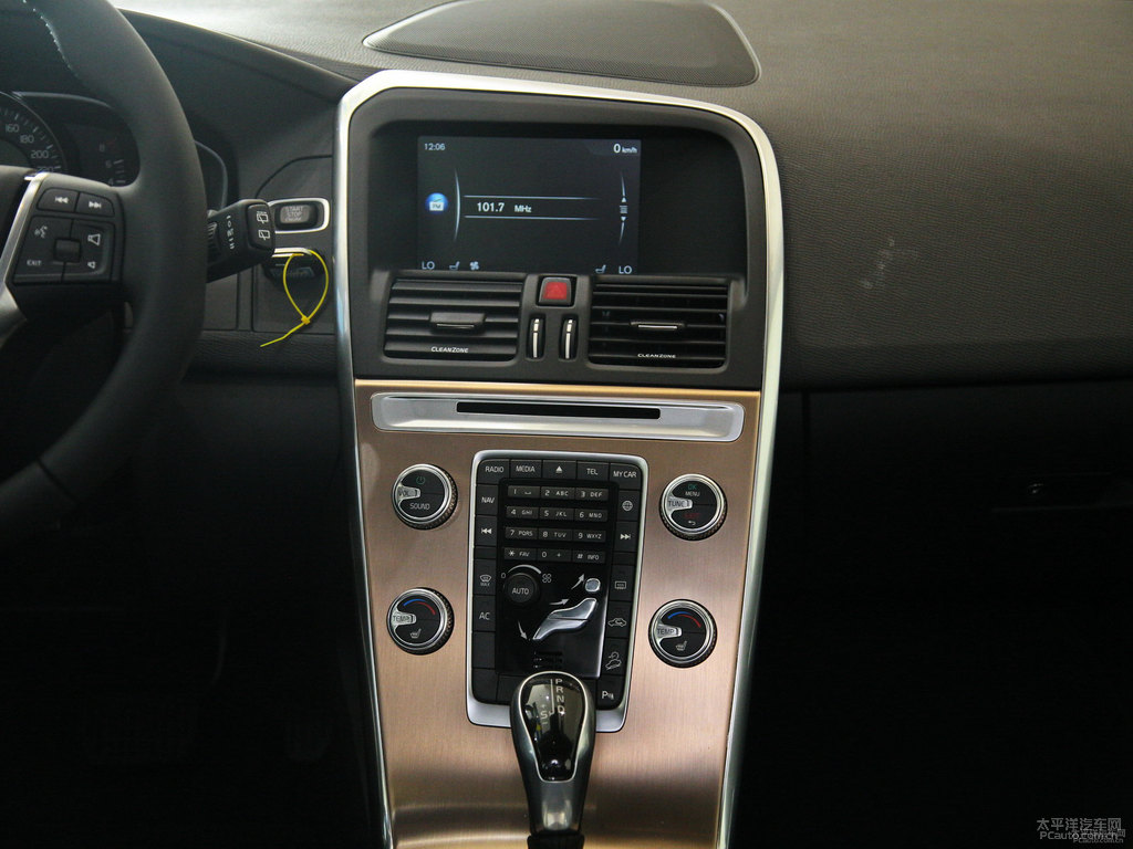 貽貝藍(lán)沃爾沃XC60中控內(nèi)飾圖片