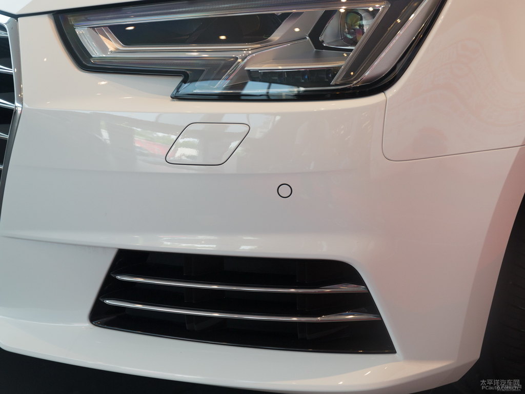 朱鷺白奧迪A4L車(chē)頭外觀圖片